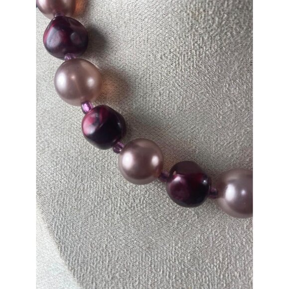 Vintage Pearly & Red Brown Bead Necklace Retro MCM - Picture 2 of 5